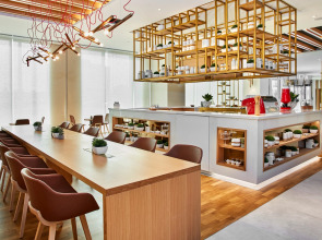 Hilton Garden Inn Dubai, Mall Avenue