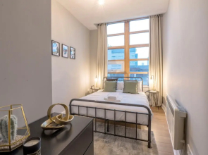 2 Bedroom Apartment Near Manchester Victoria