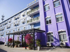 Four Leafs Hotel (Jinhua High-speed Railway Station Shuguang Road)(四叶草酒店（金华高铁站曙光路店）)