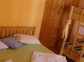 Ikar Hut Hostel
