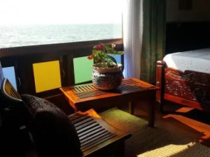 Palmtree Houseboat