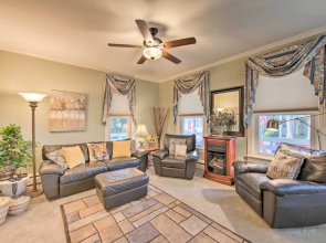 11 Mi to Hersheypark: Family Home in Harrisburg