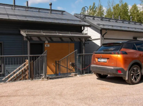 Talo saunalla ja sähköauton oma Type2 latauspiste