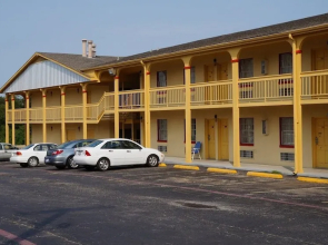Travelers Inn
