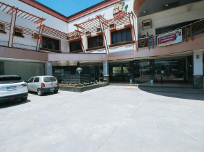 RedDoorz Premium @ Nick Hotel Gerona Tarlac