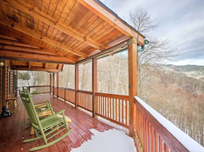 Waynesville Escape - Mtn Cabin Above the Clouds!