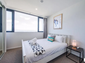Gold Coast Broadbeach Holiday 2bed2bath Walk to Beach+parking Qbr004