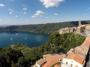 Isola sul lago