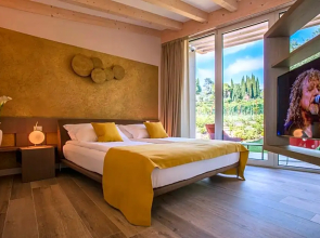 San Colombano Suite