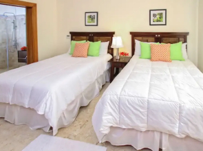 Spacious 3 BDR Fully-equipped Condo With Pool and Golf View