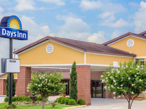 Days Inn by Wyndham Lake Village