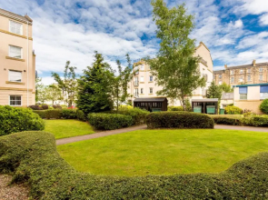 415 Lovely and Central 2 Bedroom Apartment With Secure Parking