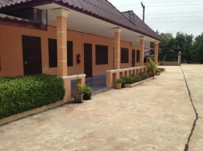 Chaleunheuang Guesthouse And Restaurant