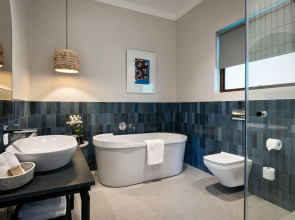 Отель Premier Inn Dubai Dragon Mart