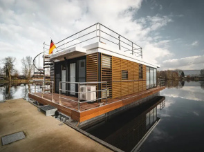 Schones Hausboot in Hoxter
