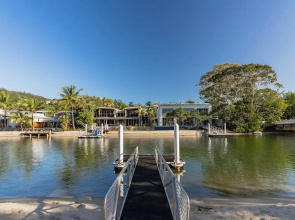 Unit 2 7 Noosa Parade Riverfront
