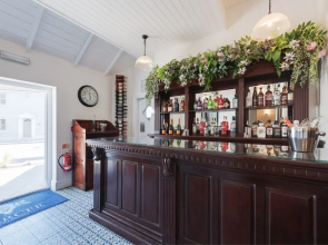 Somerset House Hotel & Restaurant