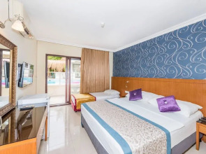 Tropic Beach Club Side