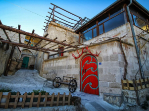 Patisca Cave House