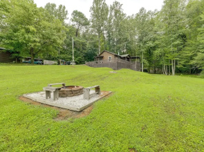 Near Car Shows: Cosby 'cozy Cove' Cabin w/ Deck