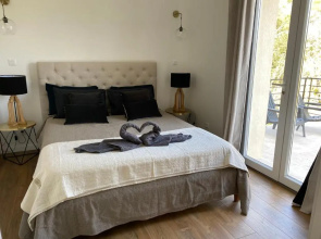 HOME SWEET HOME 2 pièces 42 m2 Chambre, salon, cuisine, grande terrasse, parking proche centre ville et mer