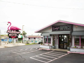 Flamingo Motel & Suites