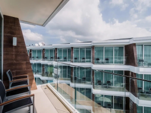 Maroon Studio at the Beachfront