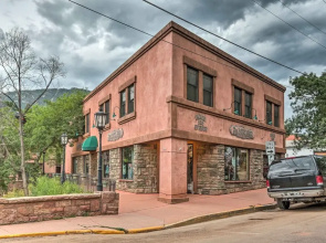 Downtown Manitou Springs Home: Tranquil Creek View