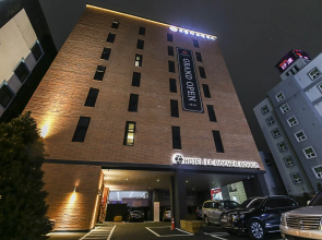 Lerocherrouge Hotel