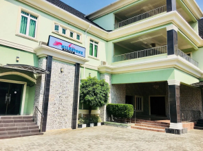 Milestone Hotel Annex