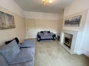 1st floor 2 bedroom apartment with park views and garden.