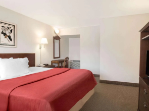 Travelodge by Wyndham Lafayette