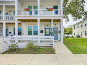 Walk to Riverfront District: Bright Wilmington Apt