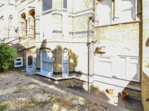 Clarendon Apartment