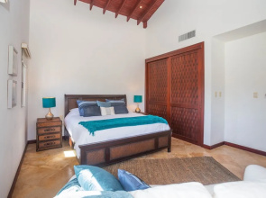 Pristine Bay 1106 4 Bedroom Home by RedAwning