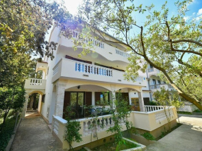 Apartments Zlatko