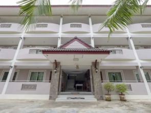 OYO 75329 Phensri Apartment