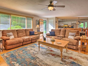 'paradise Lakehouse' in Hickory w/ Dock & Views!