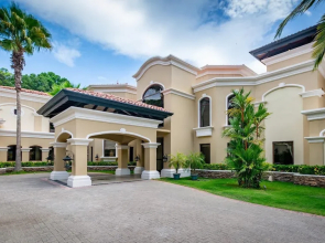 Stunning Luxury Mansion in Playa Flamingo with Six Bedrooms and Beachfront Access