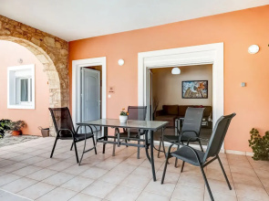Villa in Kalamitsi Near White Mountains