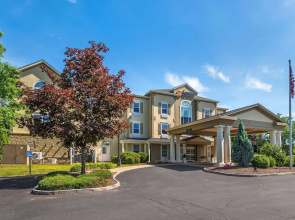 Holiday Inn Express Hotel & Suites Amherst-Hadley, MA