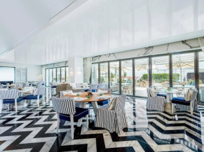 Th8 Palm Dubai Beach Resort, Vignette Collection, by IHG