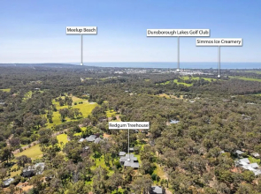 Redgum Treehouse - Outstanding luxury in the heart of wine country and minutes from the beaches