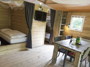 Glamping With Comfort in Ijhorst
