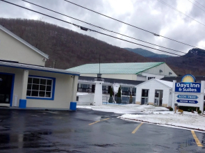 Days Inn by Wyndham Lincoln