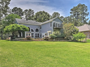 Cozy Lakefront Benton Home ~ 20 Mi to Shreveport!