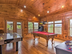 Sevierville Cabin w/ Hot Tub & Deck: Near Hiking!