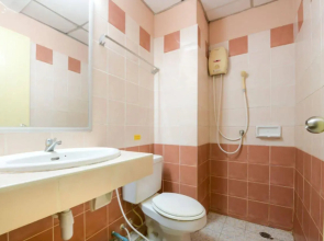 OYO 348 Saithong Place