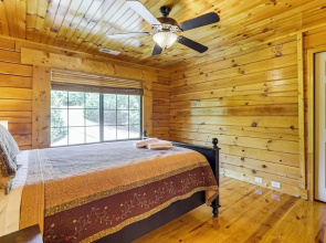 Cozy Lake Hartwell Getaway w/ Game Room!