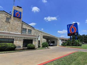 Motel 6 Austin, TX - Central Downtown UT